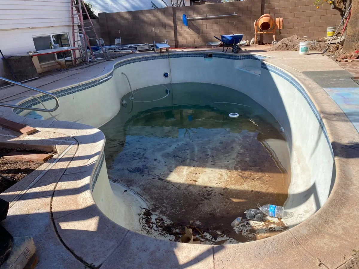 Pool before interior renewal